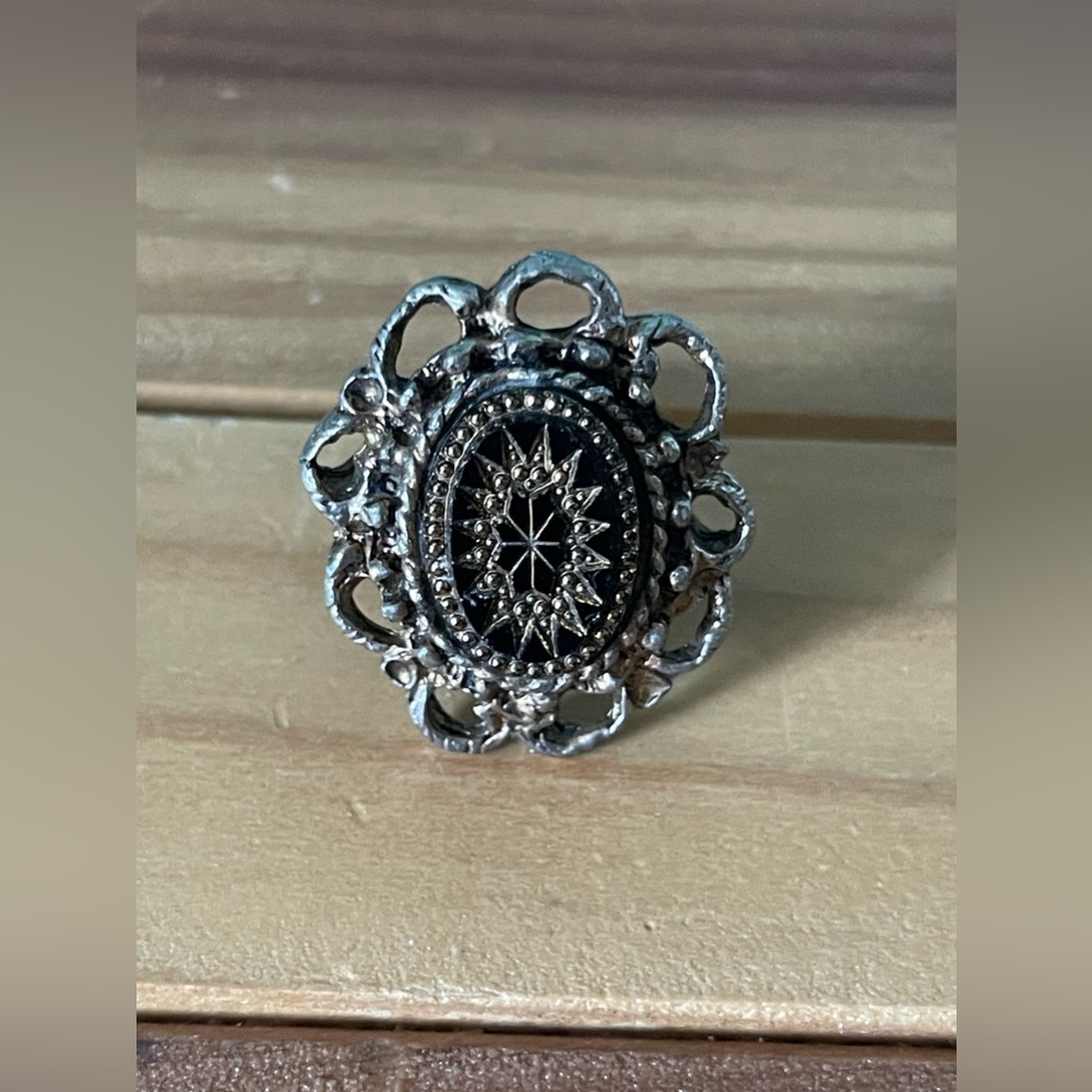 Vintage Black Glass Cut Oval Star 1.25” Ring Gold Tone Metal Carved adjustable